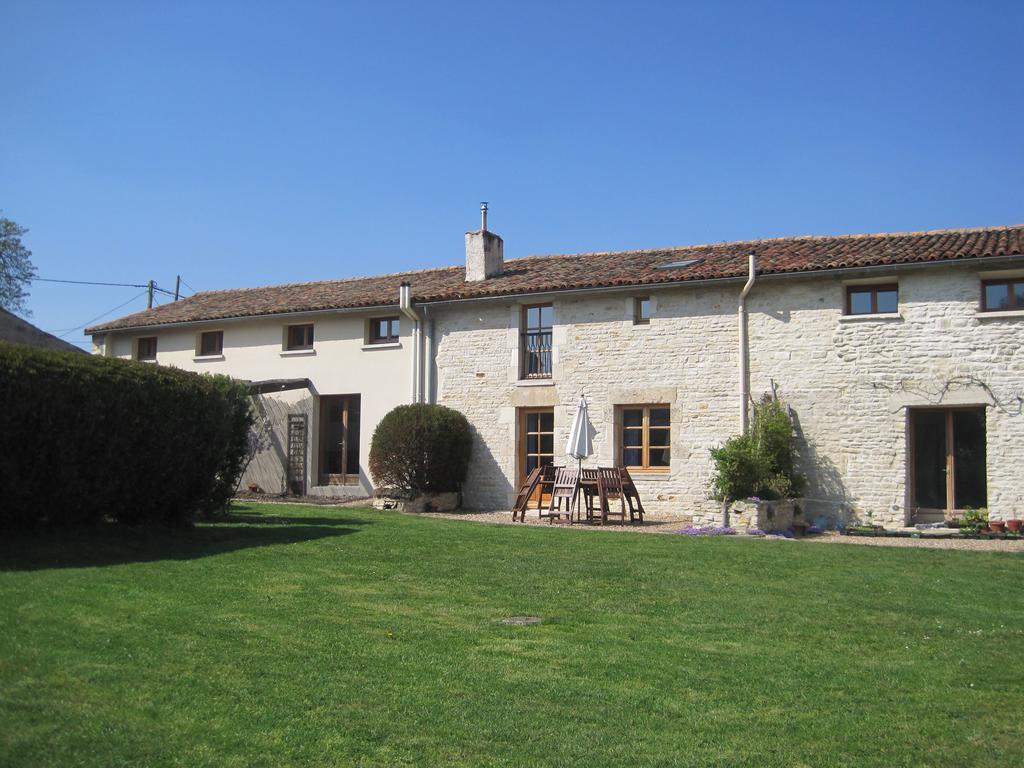 Le Noisetier At Les Hiboux Gites Chef-Boutonne Rum bild